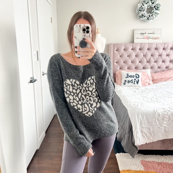 Express Grey Wool Mohair Blend Leopard Print Heart Sweater Size S Pullover - Picture 1 of 5